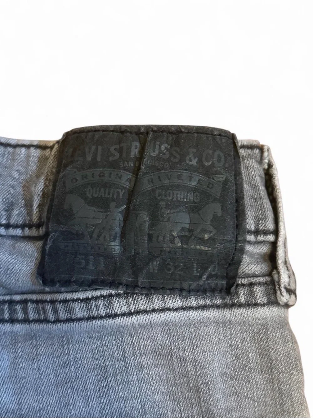 Men's Gray Levi Jeans - Classic Straight Fit